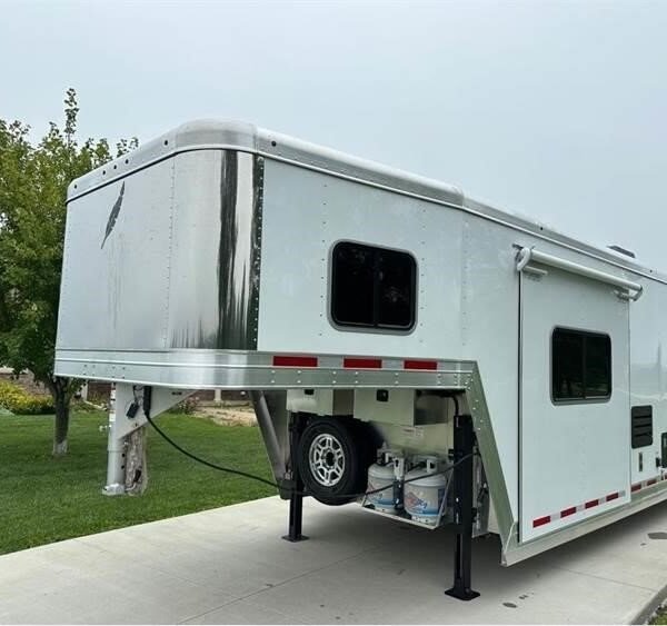 Remorques 3 chevaux LQ  Featherlite 2023